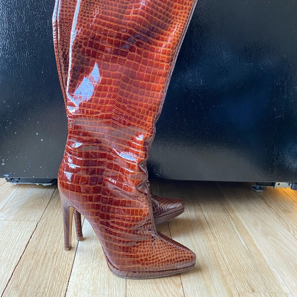 Absolutely gorgeous animal print boots